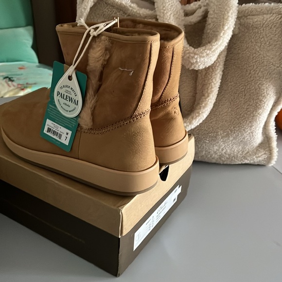 Olukai Pa’ina Hulu suede boots (BOTH PAIR AS A SET!) - Picture 4 of 12